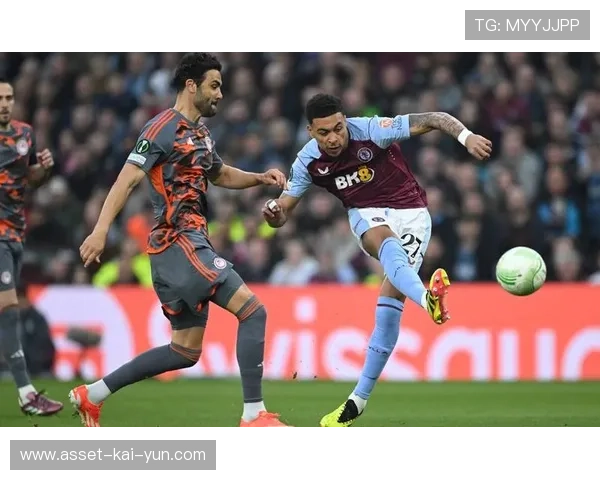 皇马借助中路连续回敲渗透防线，展现攻守兼备的顶级战术