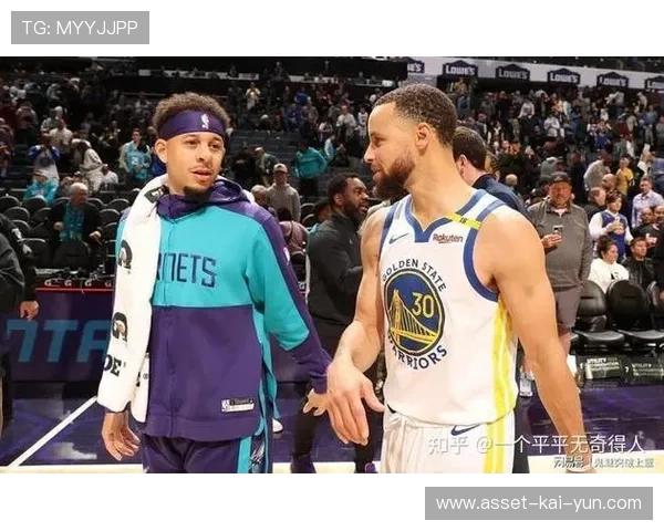 勇士库明加强突篮下,2+1吼到观众席 勇士库明加强突篮下,2+1吼到观众席