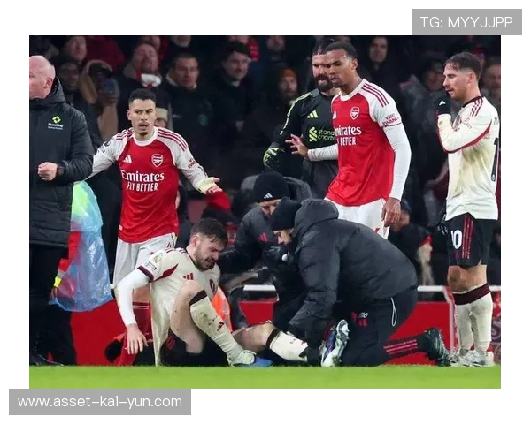 足球主帅赛后扔鞋子发泄怒火